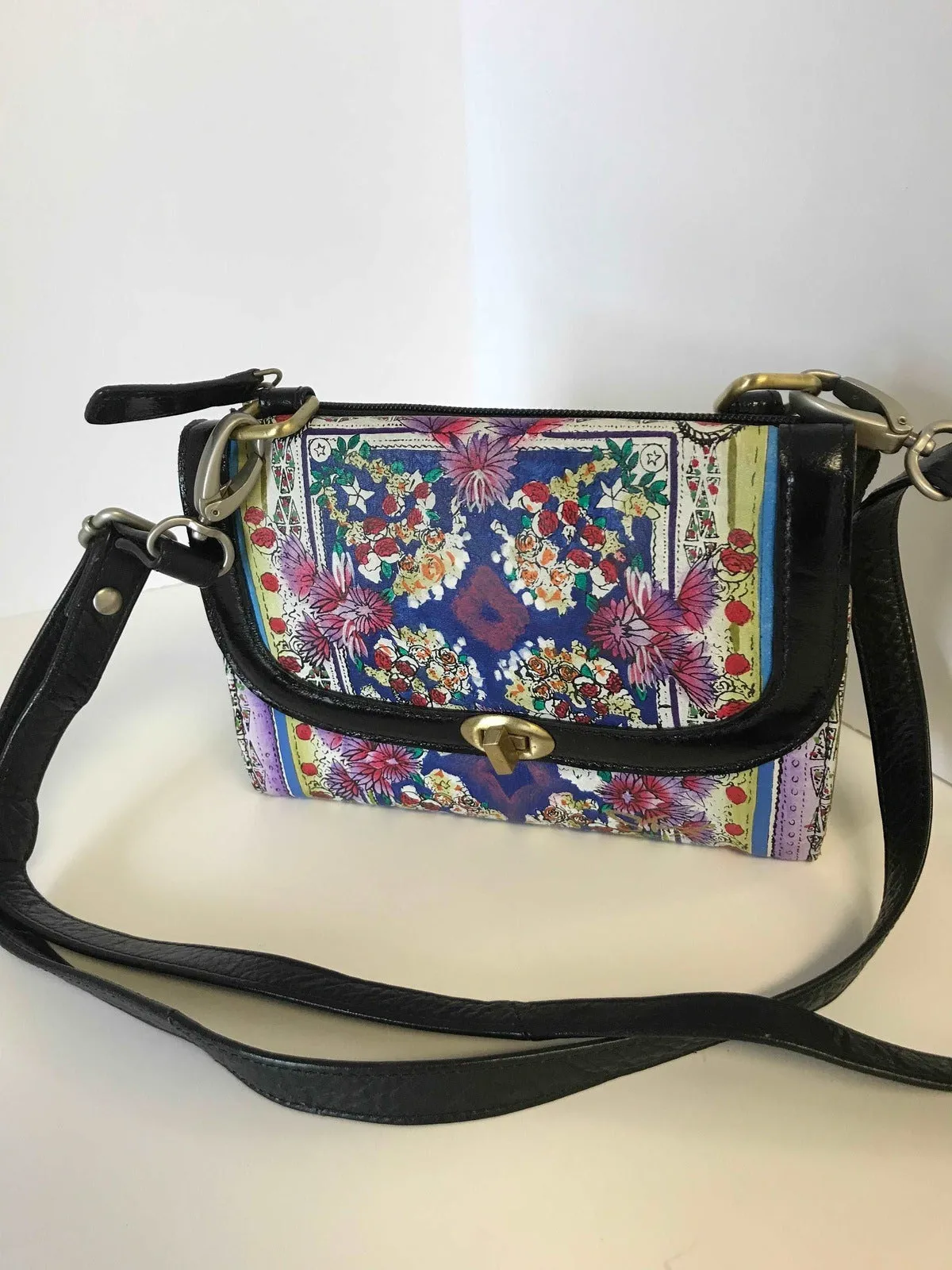 Sharif Designs Hand-Painted Floral Leather Handbag: A Fusion of Artistry and Functionality